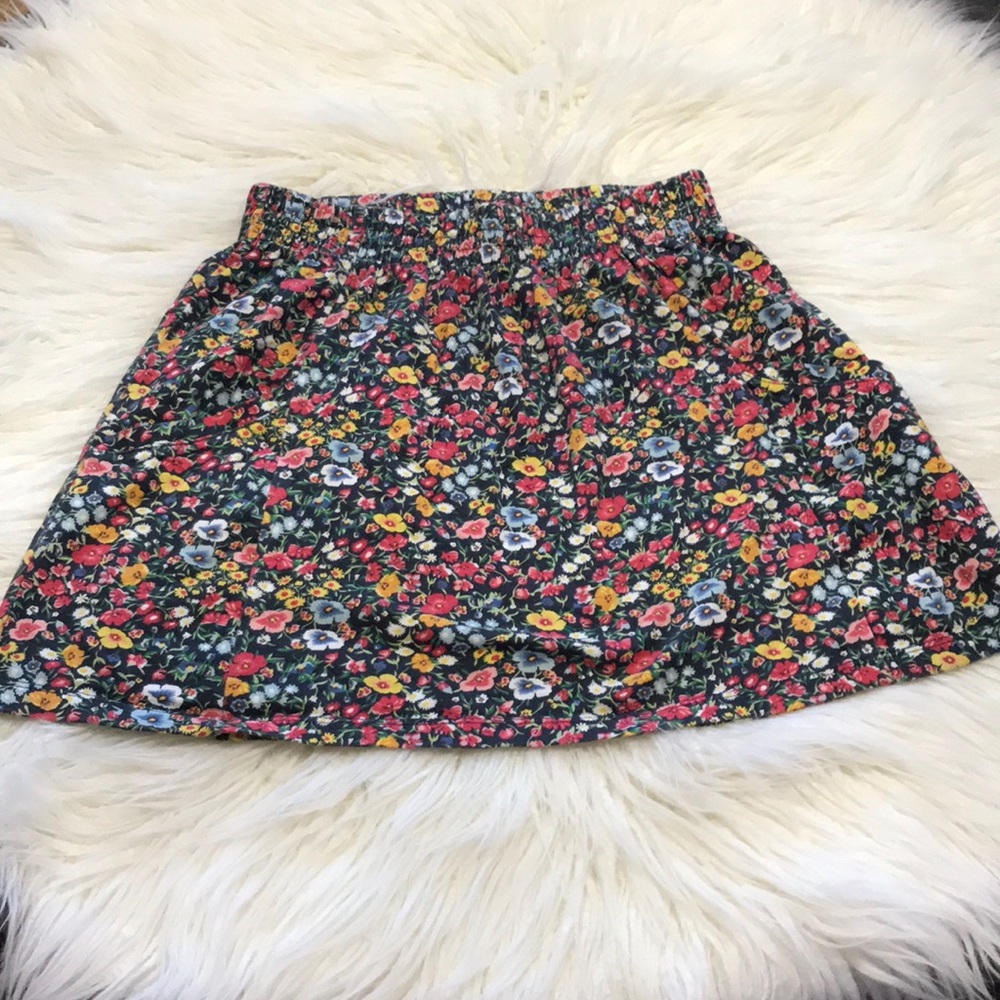 Floral skirt with pockets, size medium